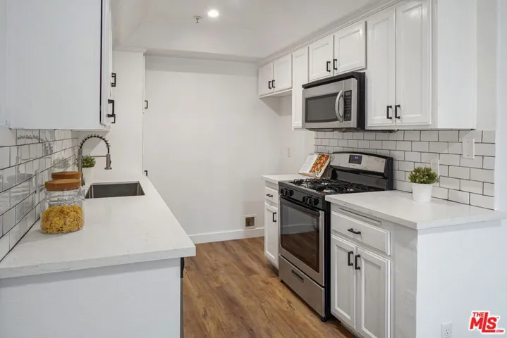 1076 S Orange Grove Avenue 2, Los Angeles, California 90019