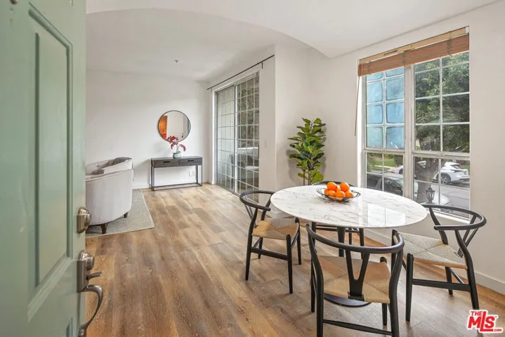 1076 S Orange Grove Avenue 2, Los Angeles, California 90019