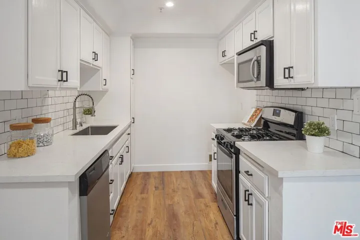 1076 S Orange Grove Avenue 2, Los Angeles, California 90019