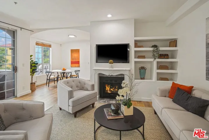 1076 S Orange Grove Avenue 2, Los Angeles, California 90019