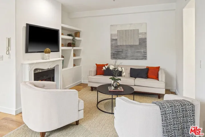 1076 S Orange Grove Avenue 2, Los Angeles, California 90019