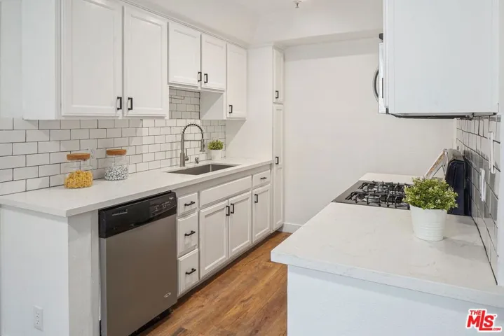 1076 S Orange Grove Avenue 2, Los Angeles, California 90019