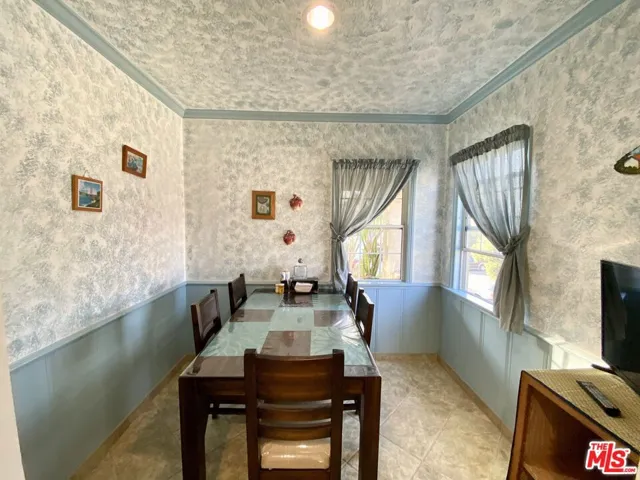 Breakfast room
