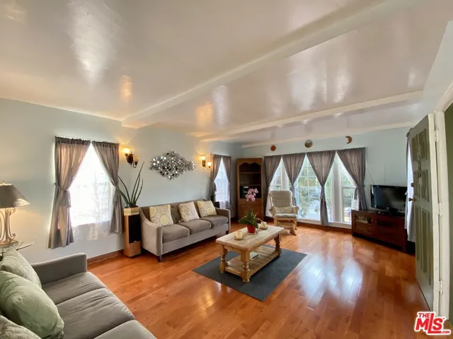Spacious living room