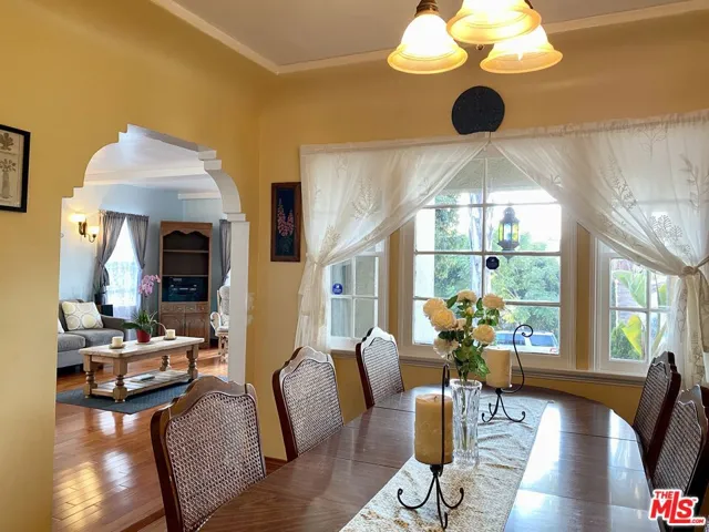 Cozy dining room