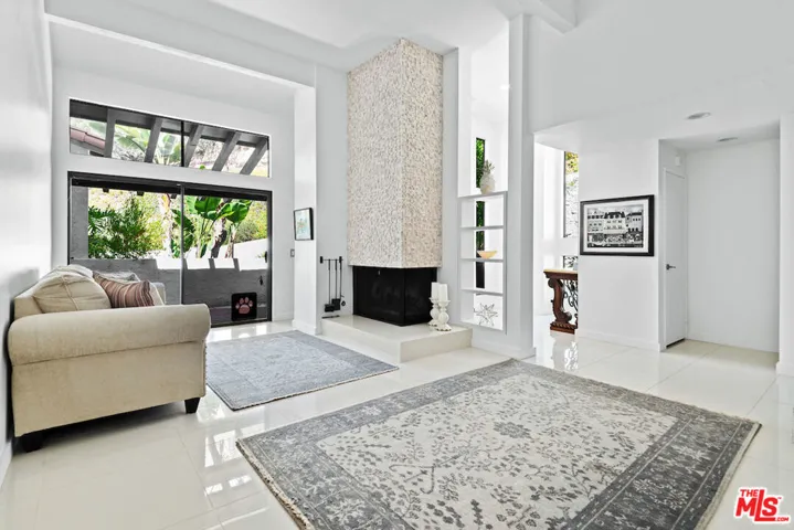 1671 Michael Lane, Pacific Palisades, California 90272