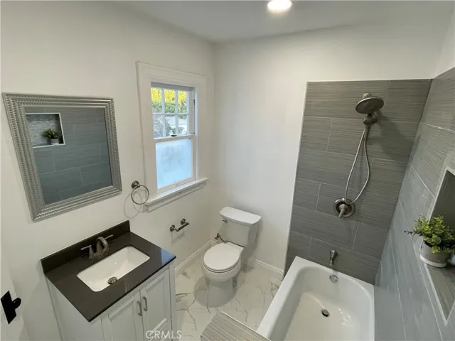 1174 S Victoria Avenue, Los Angeles, California 90019