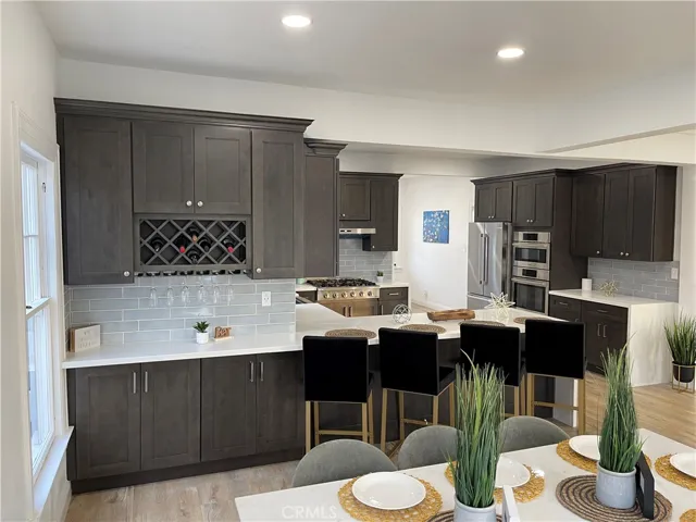 1174 S Victoria Avenue, Los Angeles, California 90019