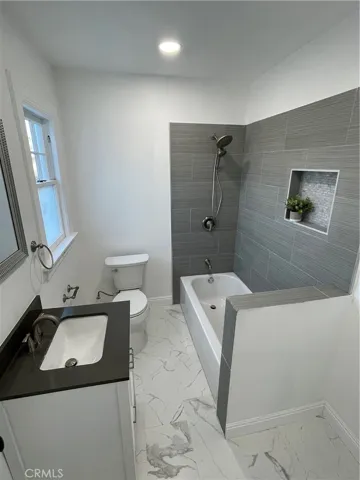 1174 S Victoria Avenue, Los Angeles, California 90019