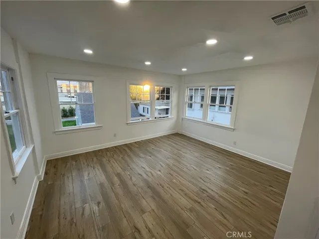 1174 S Victoria Avenue, Los Angeles, California 90019