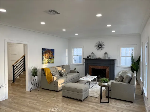 1174 S Victoria Avenue, Los Angeles, California 90019