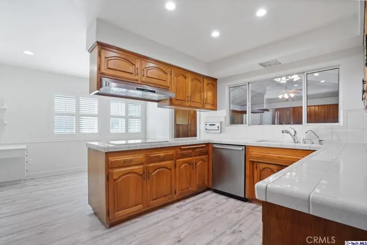 9253 Gerald Avenue, Northridge, California 91343