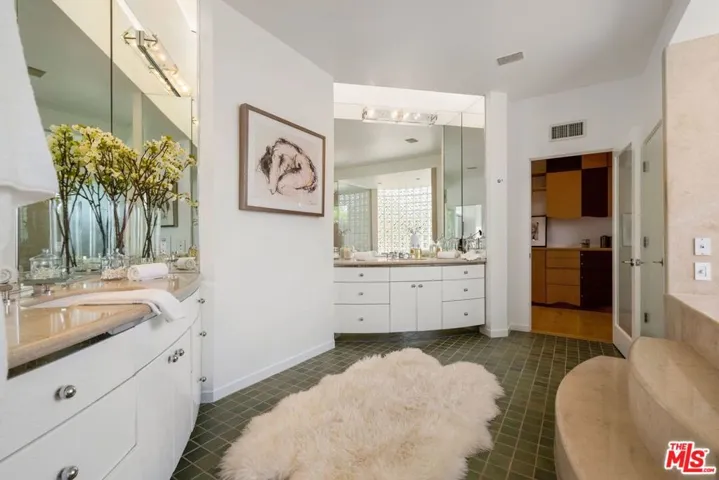 521 20th Street, Santa Monica, California 90402