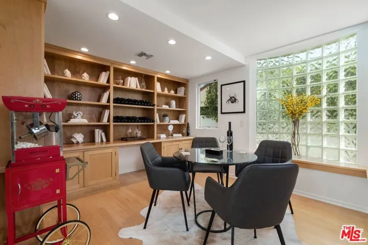 521 20th Street, Santa Monica, California 90402