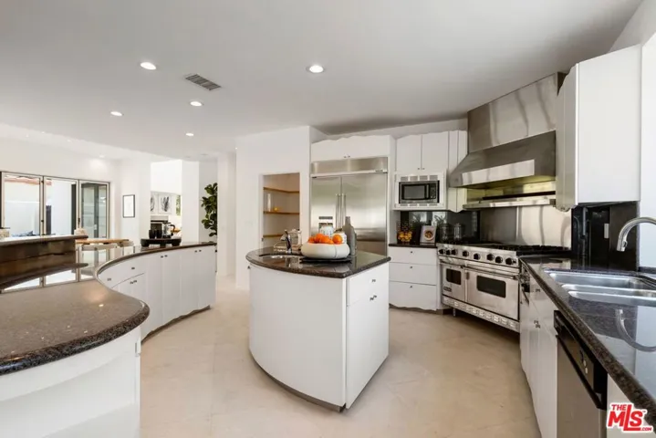 521 20th Street, Santa Monica, California 90402