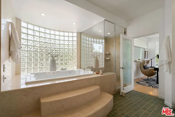 521 20th Street, Santa Monica, California 90402