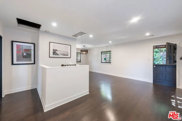 1954 Hillcrest Road 11, Los Angeles, California 90068