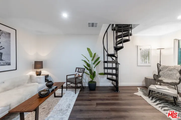 1954 Hillcrest Road 11, Los Angeles, California 90068