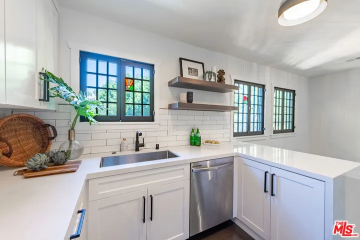 1954 Hillcrest Road 11, Los Angeles, California 90068