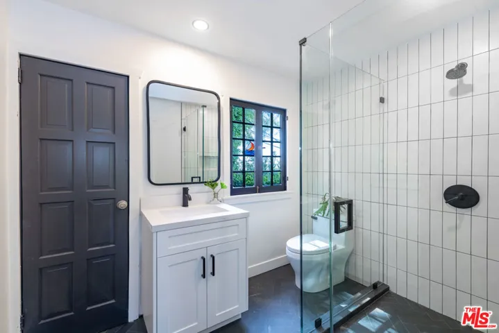 1954 Hillcrest Road 11, Los Angeles, California 90068