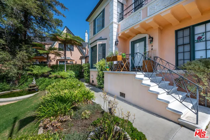1954 Hillcrest Road 11, Los Angeles, California 90068