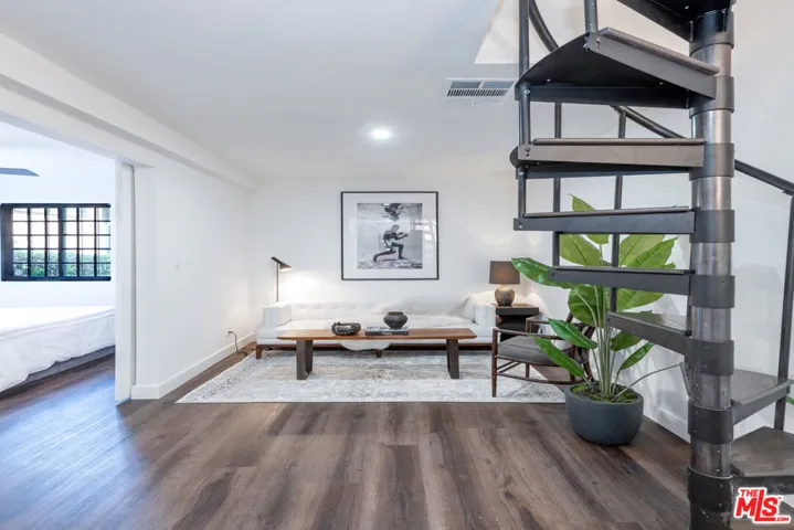 1954 Hillcrest Road 11, Los Angeles, California 90068