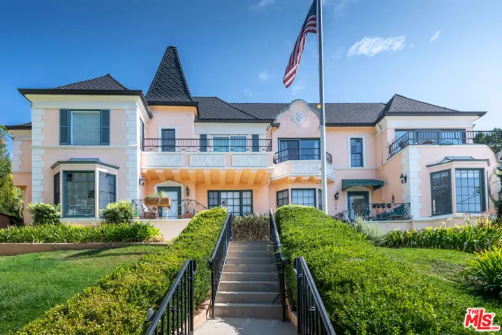1954 Hillcrest Road 11, Los Angeles, California 90068