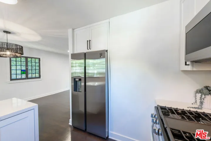 1954 Hillcrest Road 11, Los Angeles, California 90068