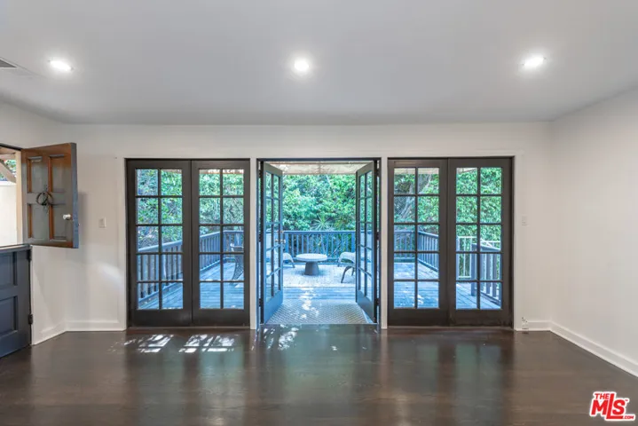 1954 Hillcrest Road 11, Los Angeles, California 90068