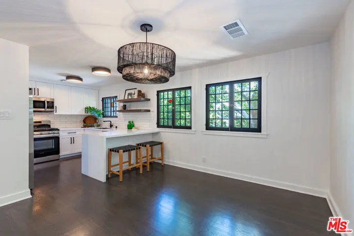 1954 Hillcrest Road 11, Los Angeles, California 90068