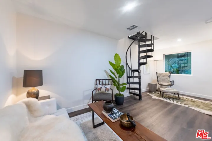 1954 Hillcrest Road 11, Los Angeles, California 90068