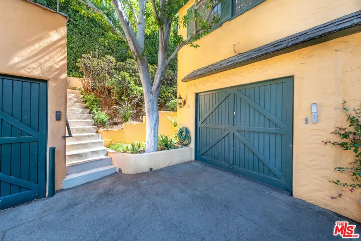1954 Hillcrest Road 11, Los Angeles, California 90068