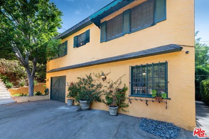 1954 Hillcrest Road 11, Los Angeles, California 90068