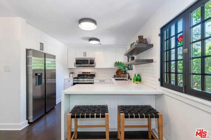 1954 Hillcrest Road 11, Los Angeles, California 90068