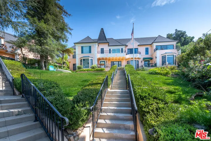 1954 Hillcrest Road 11, Los Angeles, California 90068