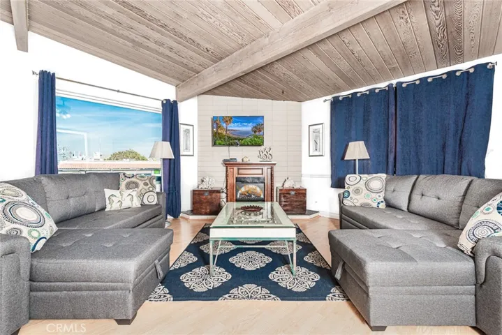 UPSTAIRS UNIT