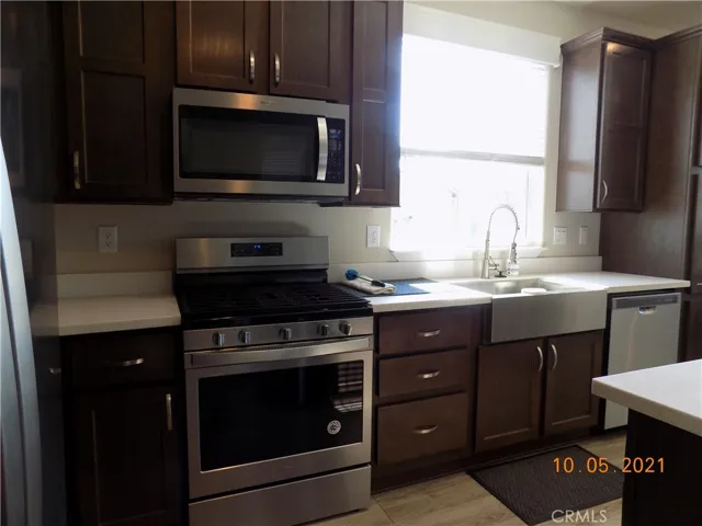 Microwave and the oven has never been used.