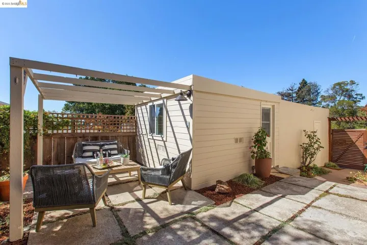 108 Moraga Ave, Piedmont, California 94611