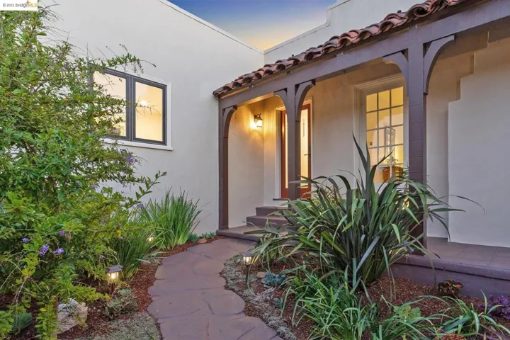 108 Moraga Ave, Piedmont, California 94611