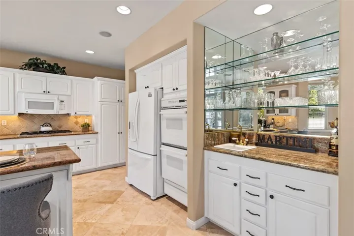 Wet Bar is convenient for entertaining
