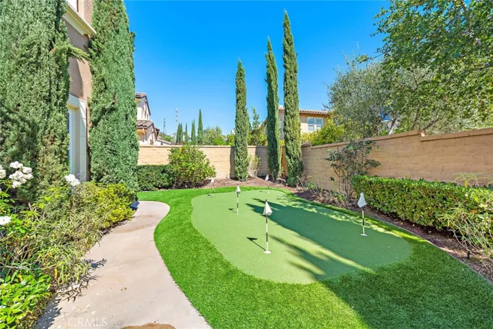 Putting green for those stress free afternoons