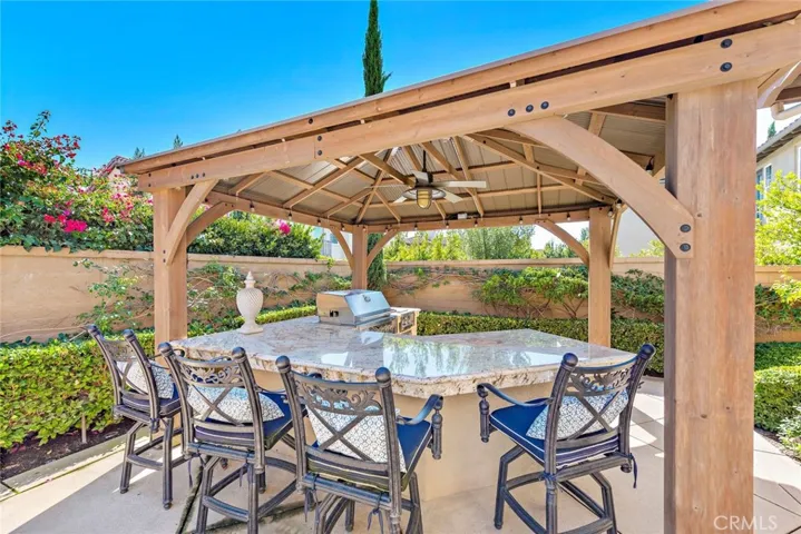 Seated bar for outdoor casual dining
