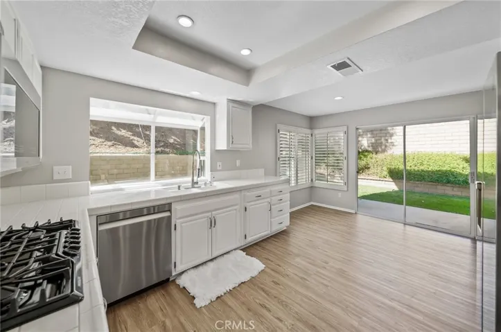 27523 Mariam Place, Saugus, California 91350