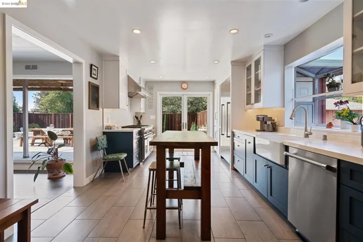 11303 Ettrick St, Oakland, California 94605
