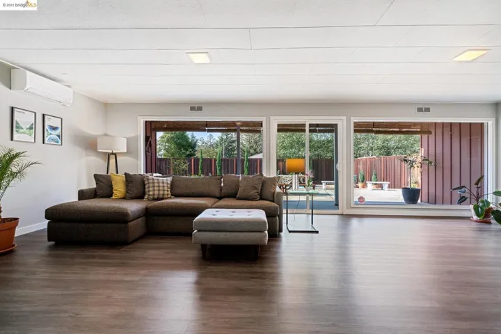11303 Ettrick St, Oakland, California 94605