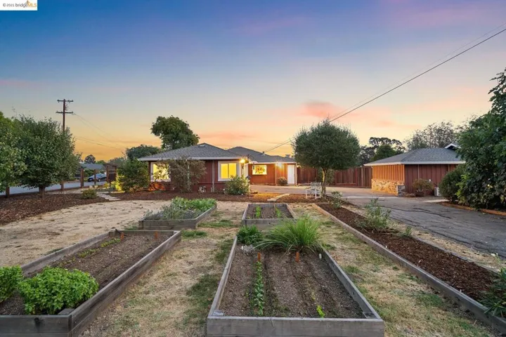 11303 Ettrick St, Oakland, California 94605