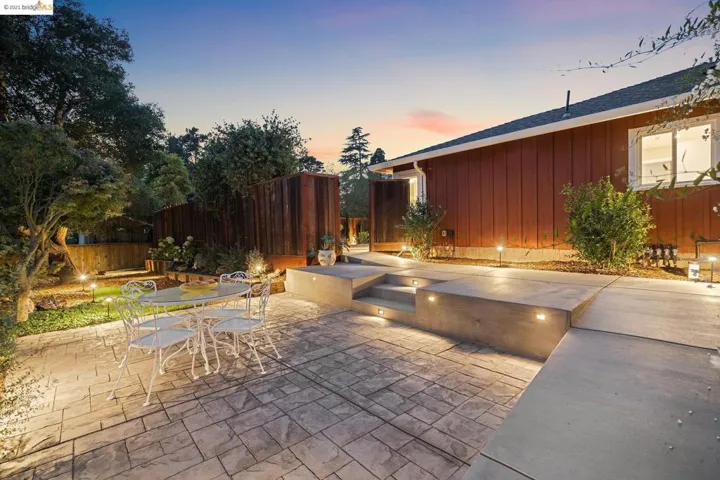 11303 Ettrick St, Oakland, California 94605