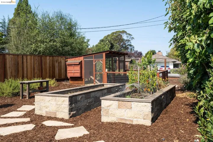 11303 Ettrick St, Oakland, California 94605