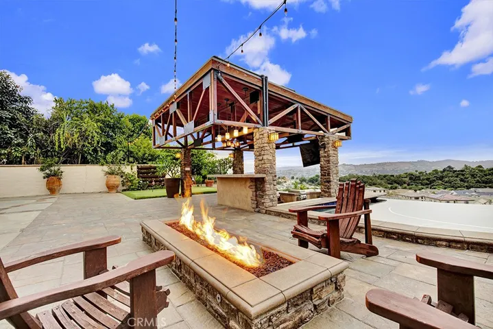Backyard fire pit