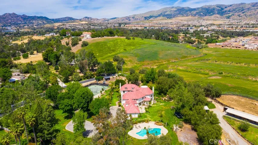 10650 Oakdale Avenue, Chatsworth, California 91311